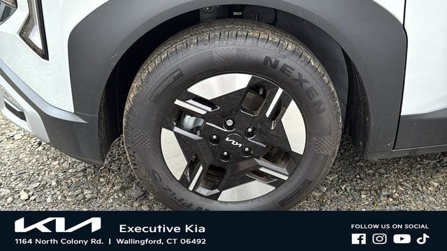 New 2027 Ivory Silver Kia LX image 8