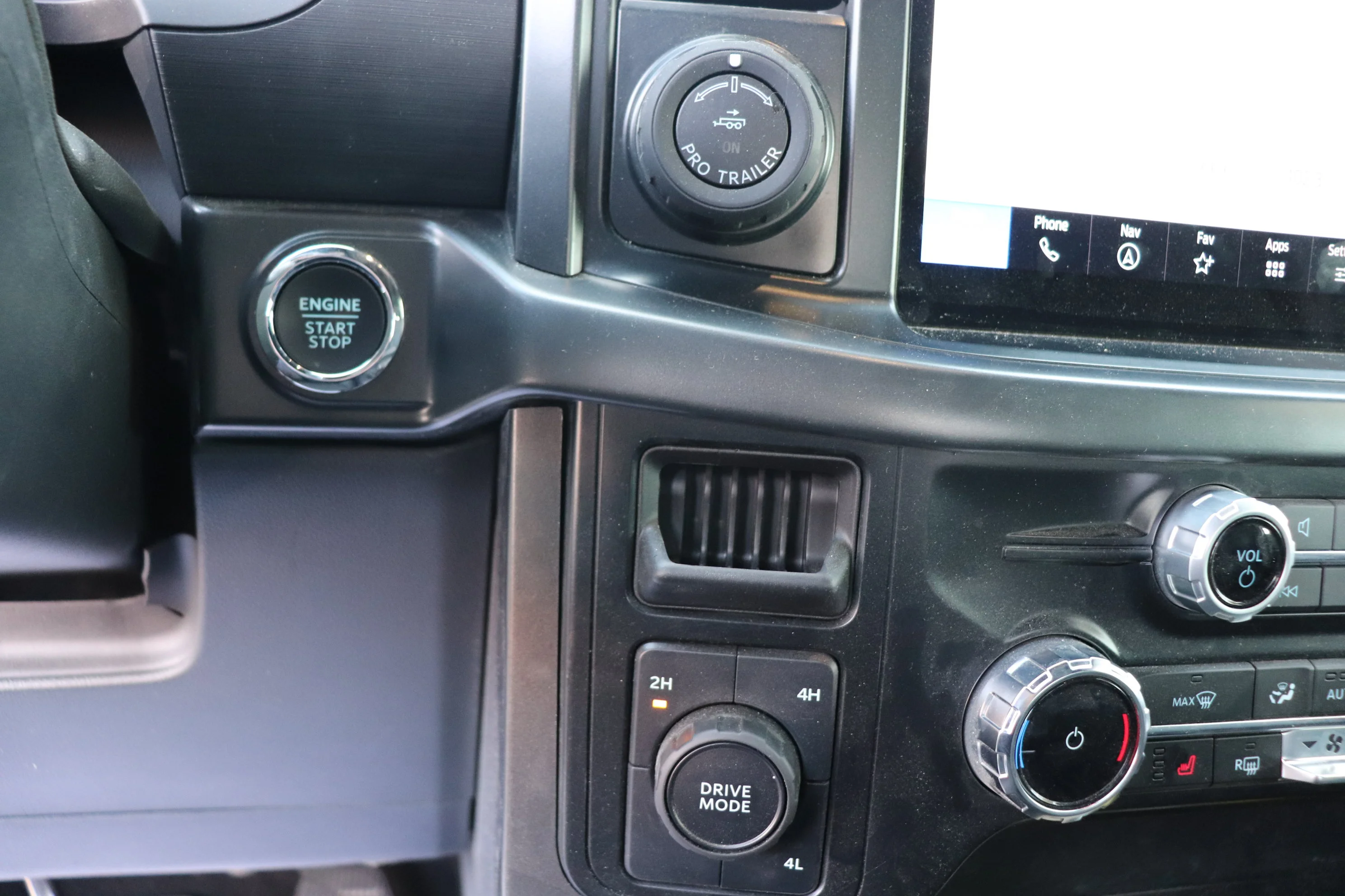 Used 2024 Silver Ford XLT 4WD SuperCrew 5.5