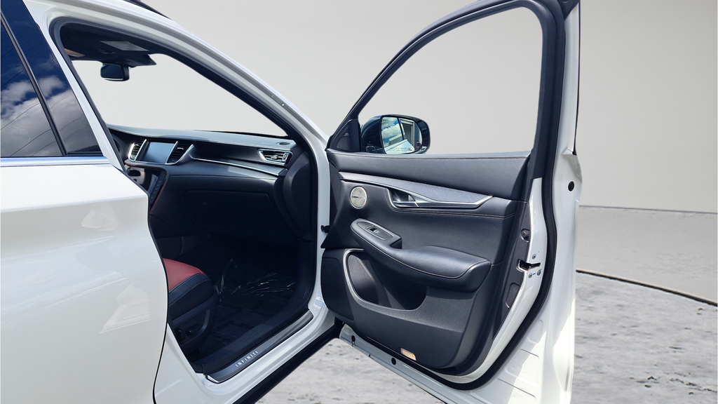 Used 2022 White INFINITI SENSORY image 32