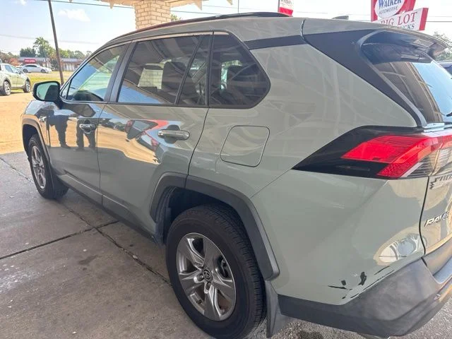 Used 2022  Toyota XLE image 4
