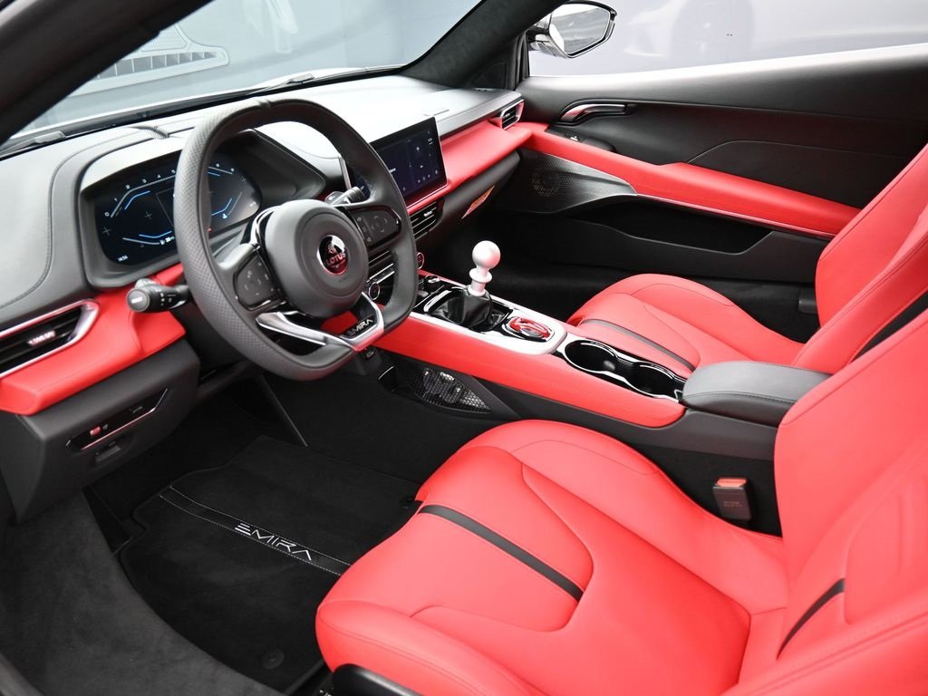 2025 Lotus Emira Base photo 3