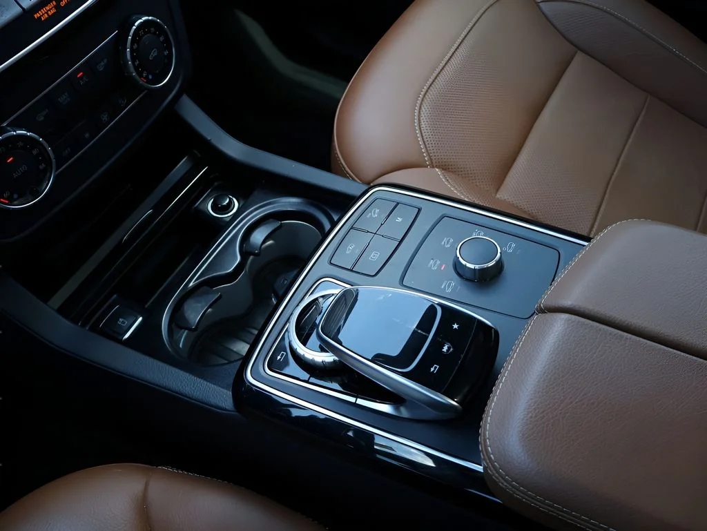 Used 2019 designo Diamond White Metallic Mercedes-Benz GLE 43 AMG® image 30