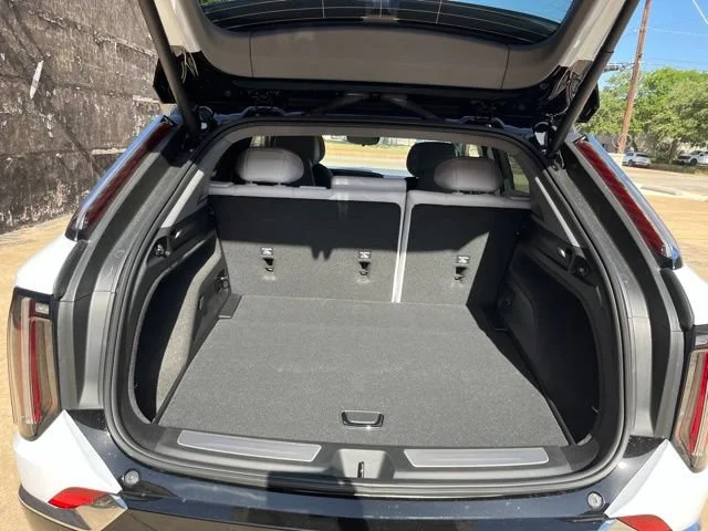 2027 Cadillac OPTIQ Luxury - Photo 10
