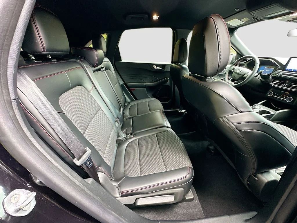 Used 2023 Black Ford ST-Line image 27