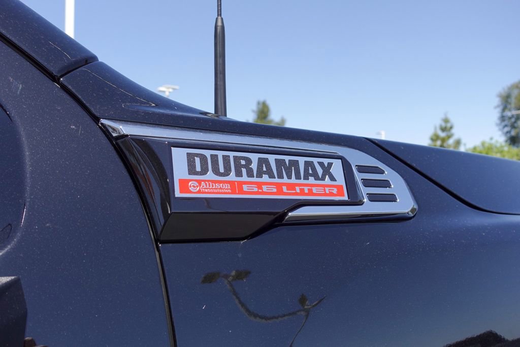 Used 2025 Onyx Black GMC SLT image 5