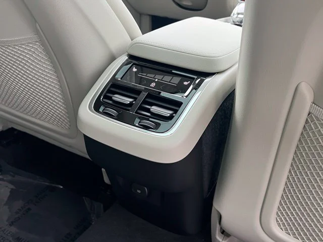 2026 Volvo XC60 Ultra - Photo 33