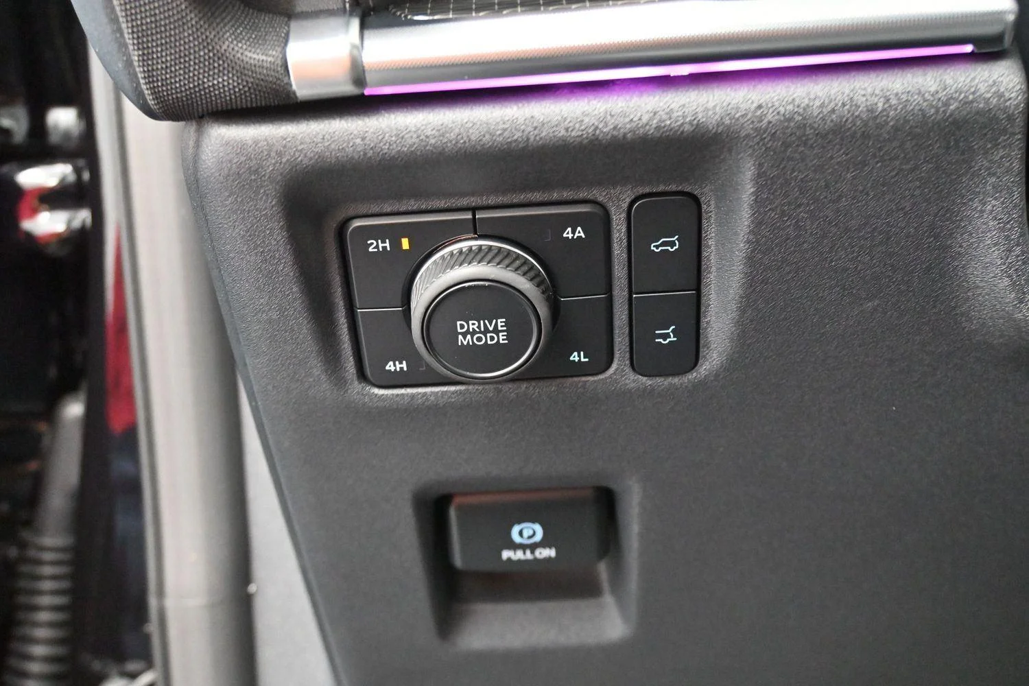 Used 2025 Black Ford Platinum image 38