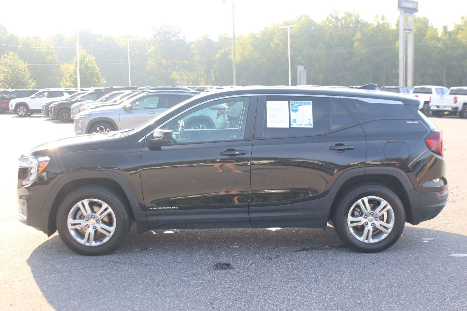 Used 2024 Ebony Twilight Metallic GMC SLE image 4