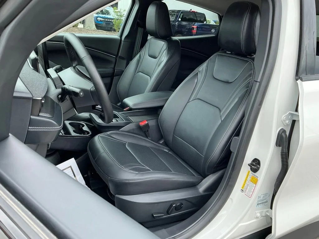 Used 2025 White Ford Premium image 39