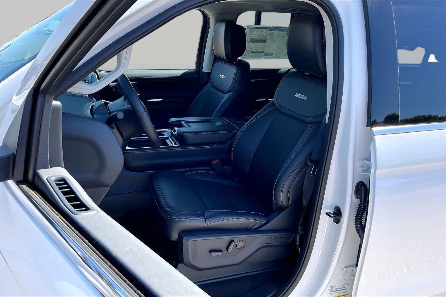 New 2026 Star White Metallic Tri-Coat Ford MAX Platinum® image 9