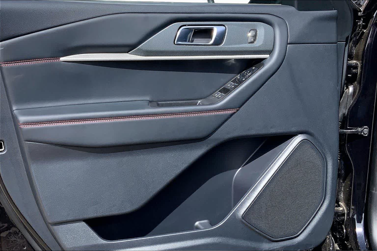 New 2026 Agate Black Metallic Ford ST-Line image 10