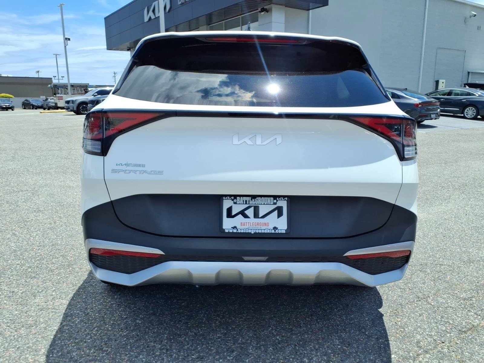 Certified Used 2024 Snow White Pearl Kia LX image 21
