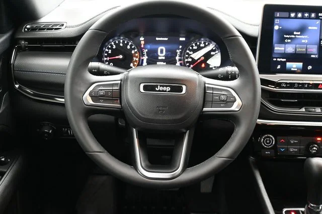 Used 2025 Silver Jeep Latitude image 21