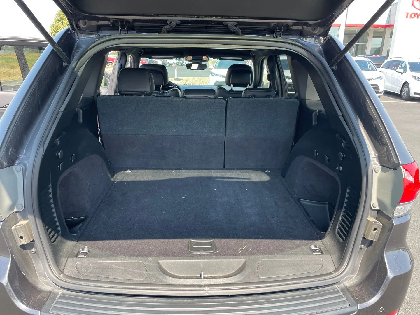 Used 2017 Gray Jeep Laredo image 10