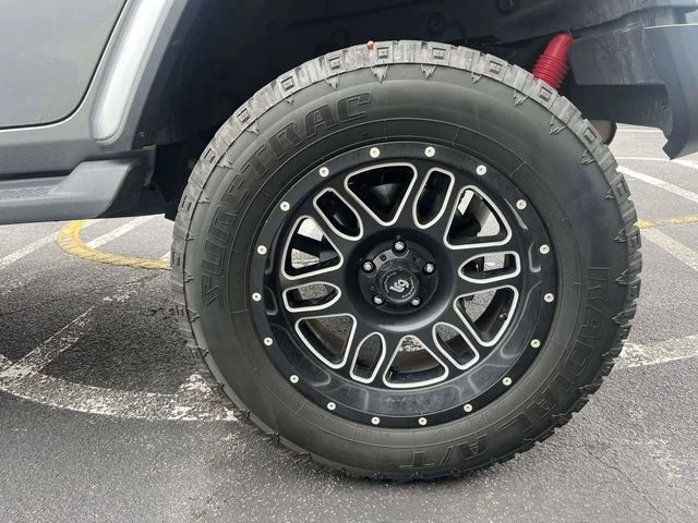 Used 2018 Silver Jeep Unlimited Sahara image 13