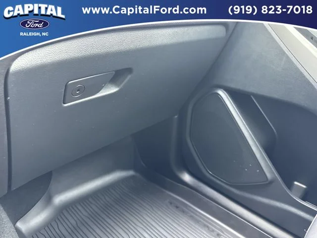 Used 2023 Red Ford XLT image 28