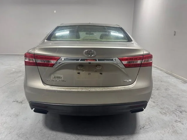 Used 2015 Silver Toyota XLE image 7