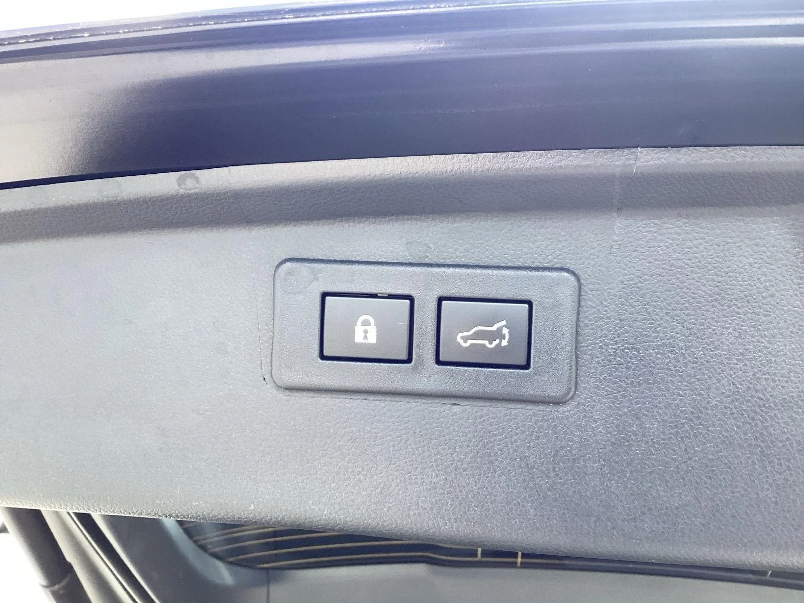 Used 2025 Crystal Black Silica Subaru Premium image 8
