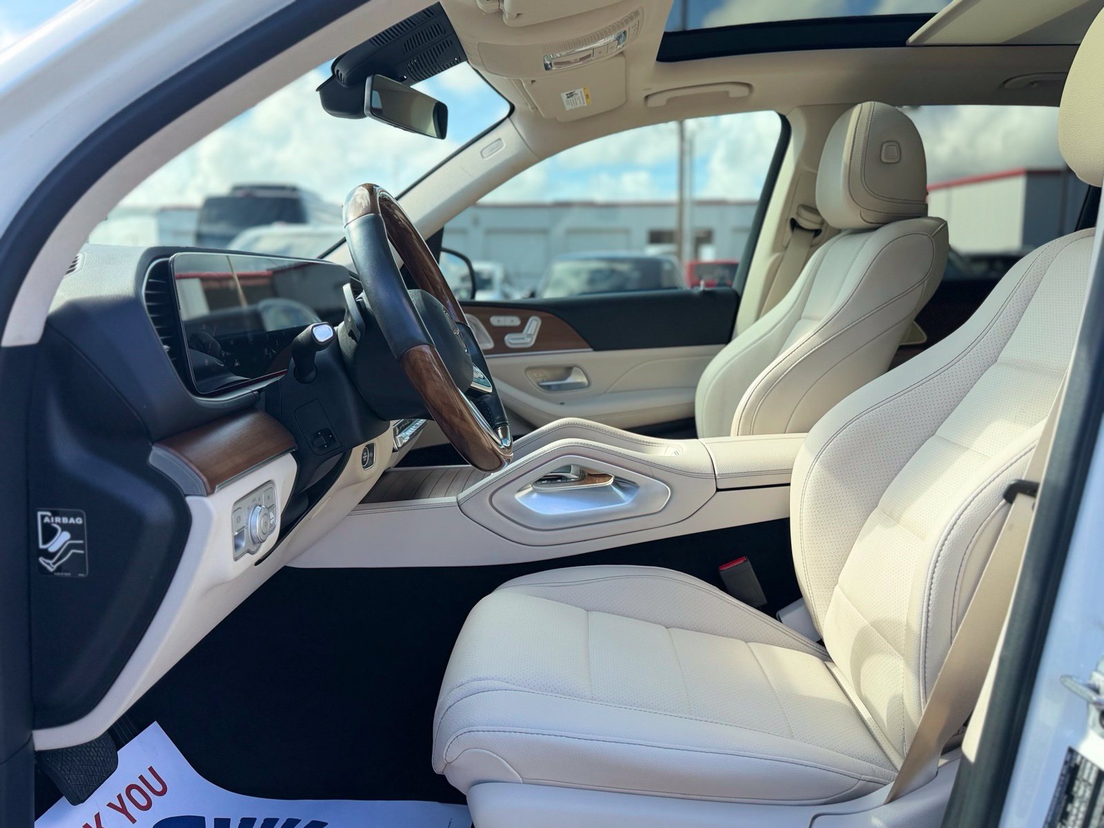 Used 2022 MANUFAKTUR Diamond White Bright Mercedes-Benz GLE 350 image 2