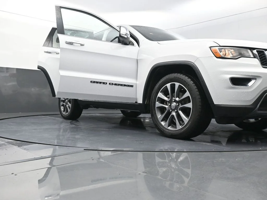 Used 2018 White Jeep Limited image 22