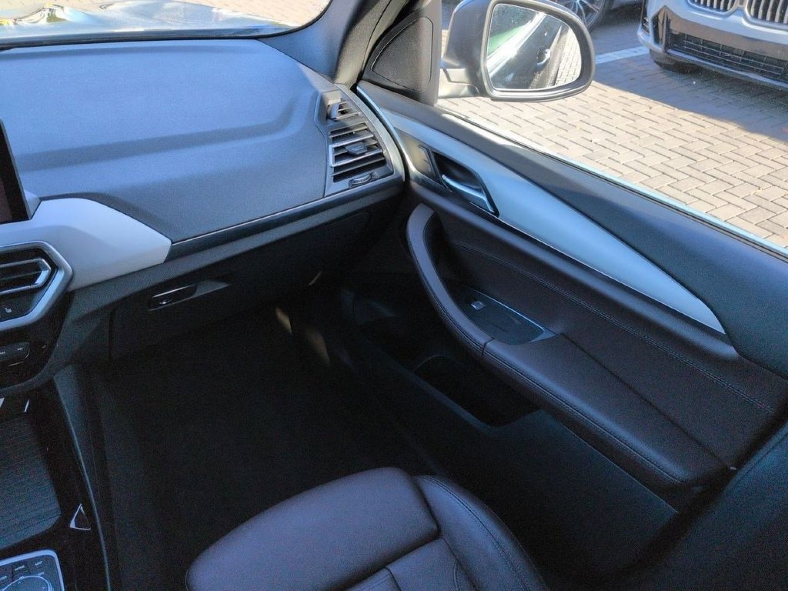 Used 2022 Dark Graphite BMW xDrive30i image 18