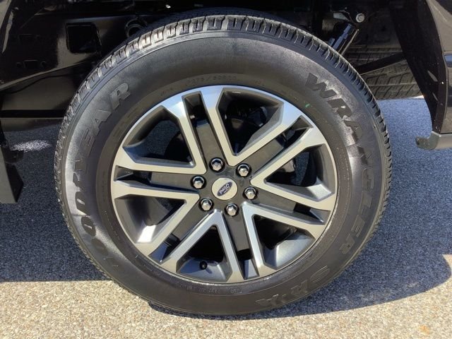 Used 2022 Black Metallic Ford XL image 32