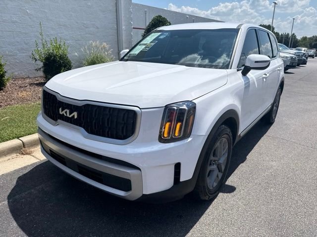 Used 2024 White Kia LX image 3
