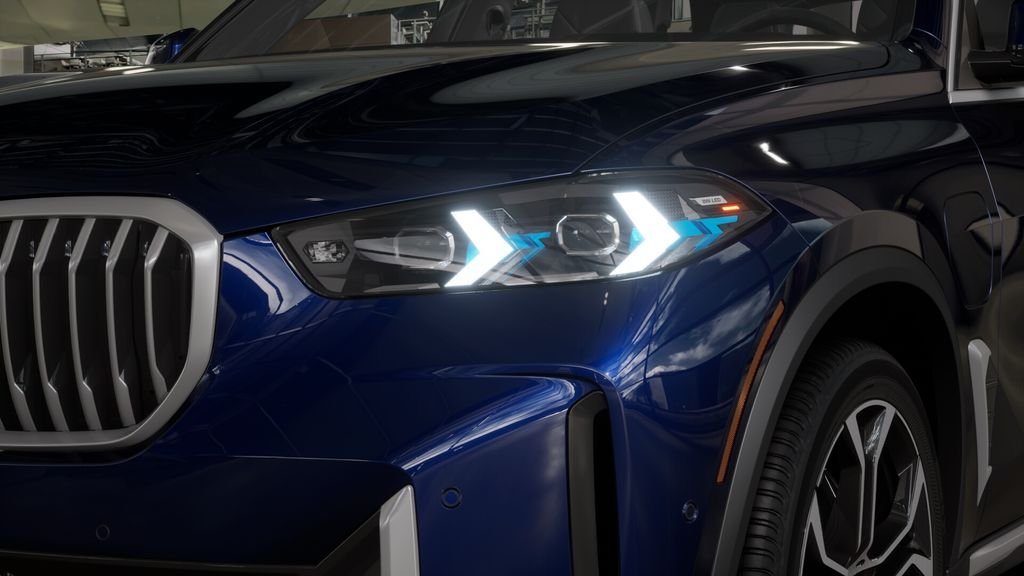 New 2026 Tanzanite Blue II Metallic BMW xDrive50e image 31