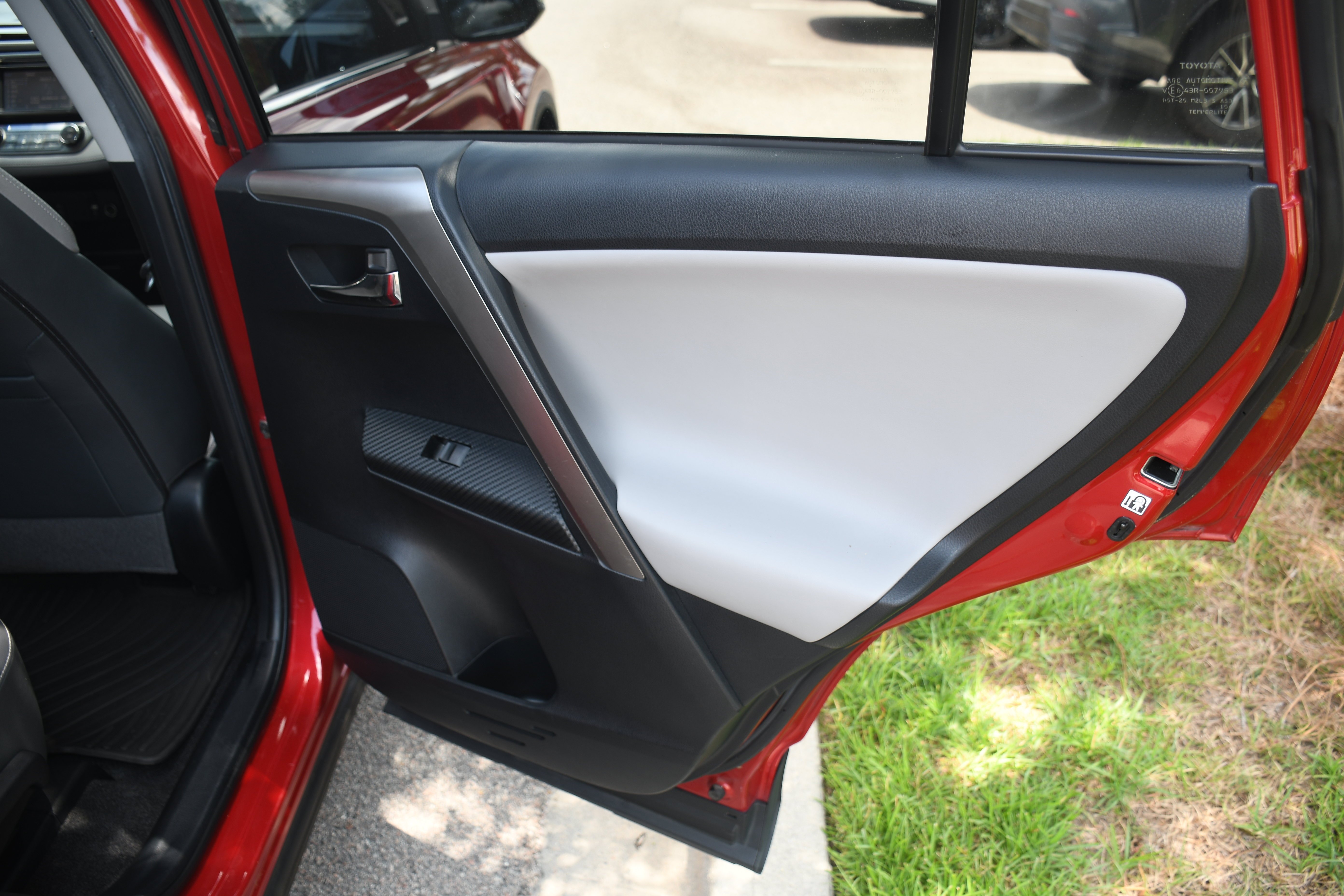 Used 2015 Red Toyota Limited image 20