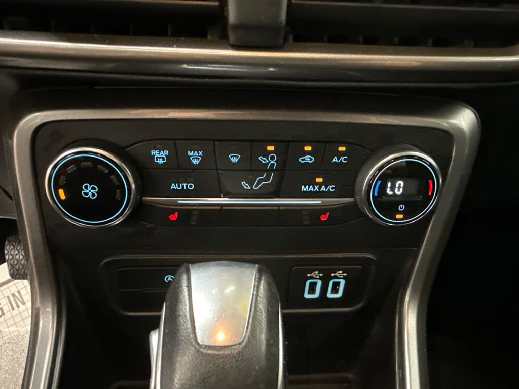 Used 2019 Gray Ford SE image 30