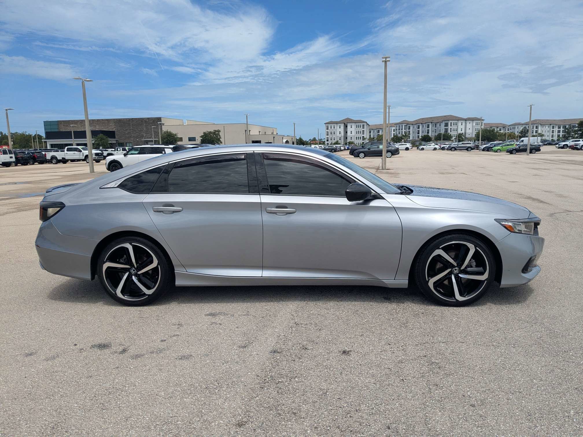 Used 2022 Lunar Silver Metallic Honda Sport image 3