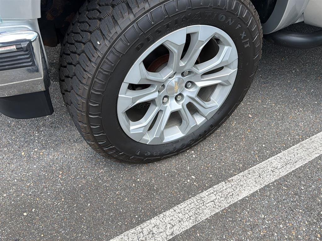 Used 1996  Chevrolet  image 4