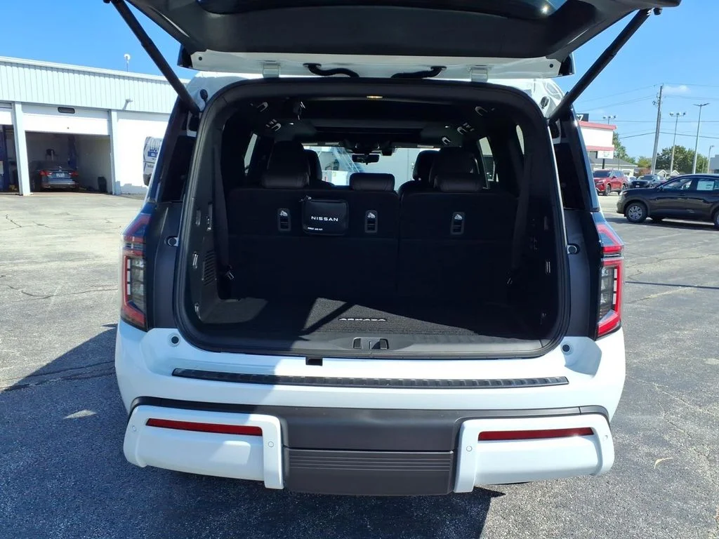 New 2026 Everest White TriCoat Nissan Platinum Reserve image 5