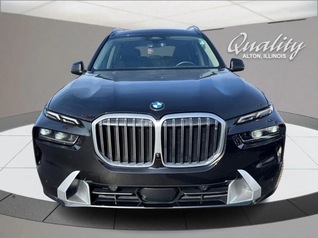 Used 2025 Black Sapphire Metallic BMW xDrive40i image 11
