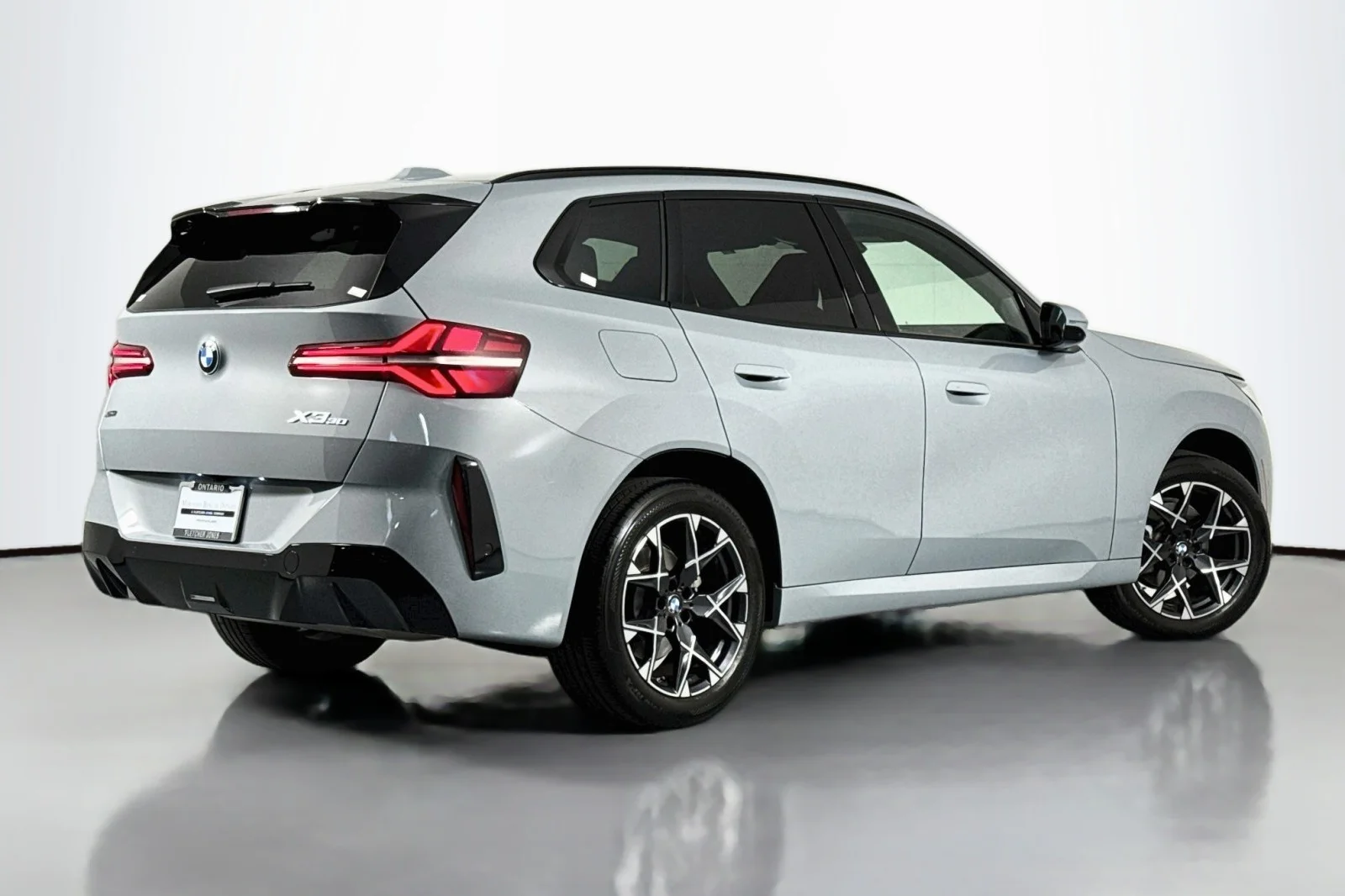 Used 2025 BROOKLYN GREY BMW 30 xDrive image 12