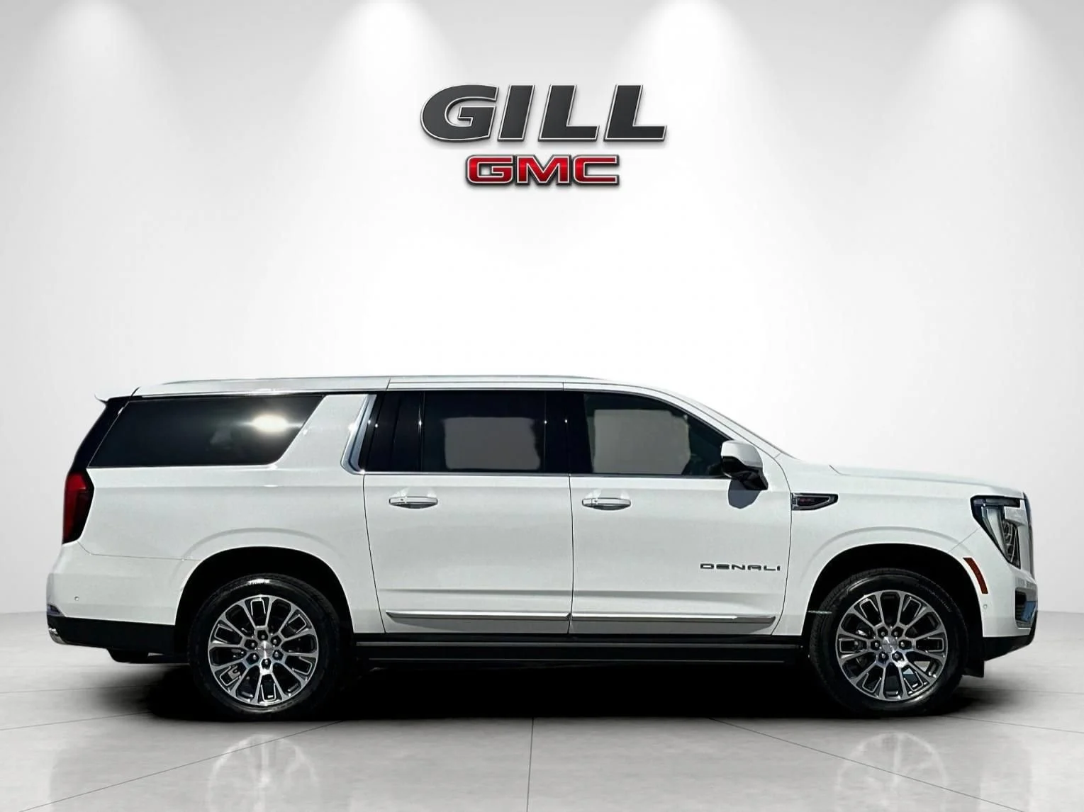 2026 GMC Yukon XL Denali - Photo 7