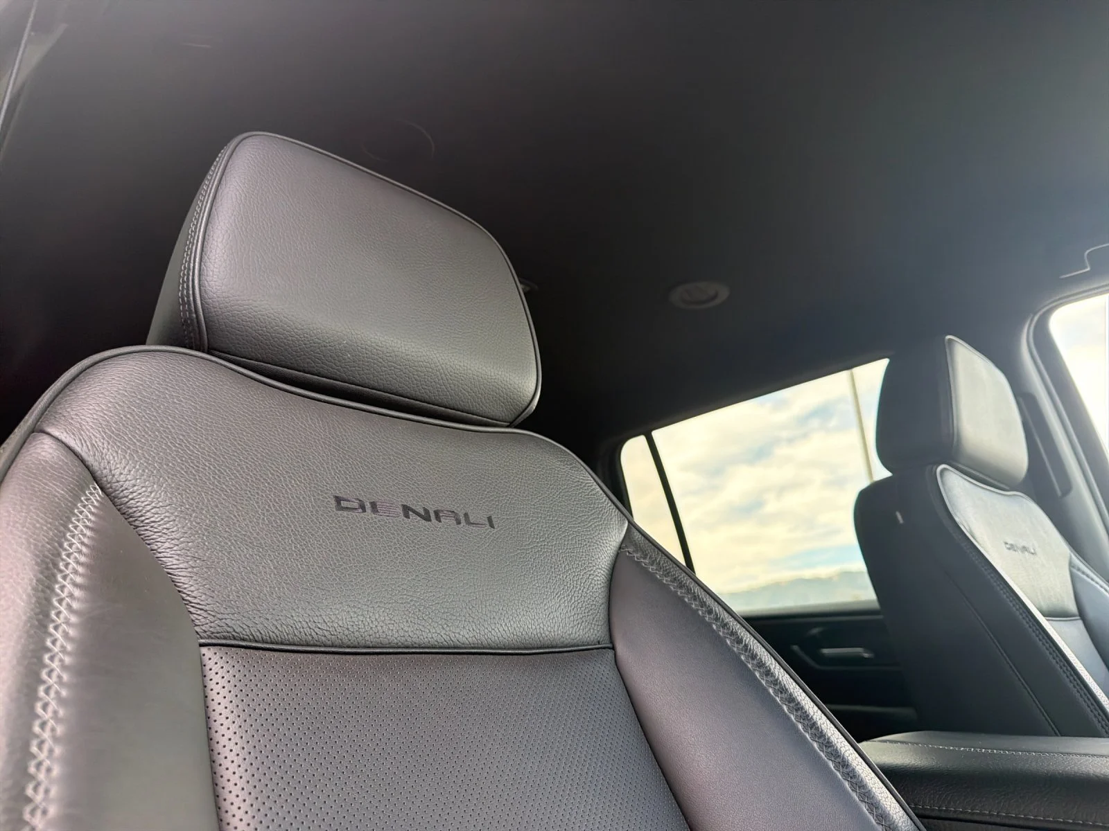Used 2025 Sterling Metallic GMC Denali image 19