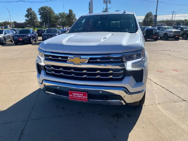 Used 2024 Iridescent Pearl Tricoat Chevrolet LTZ image 4