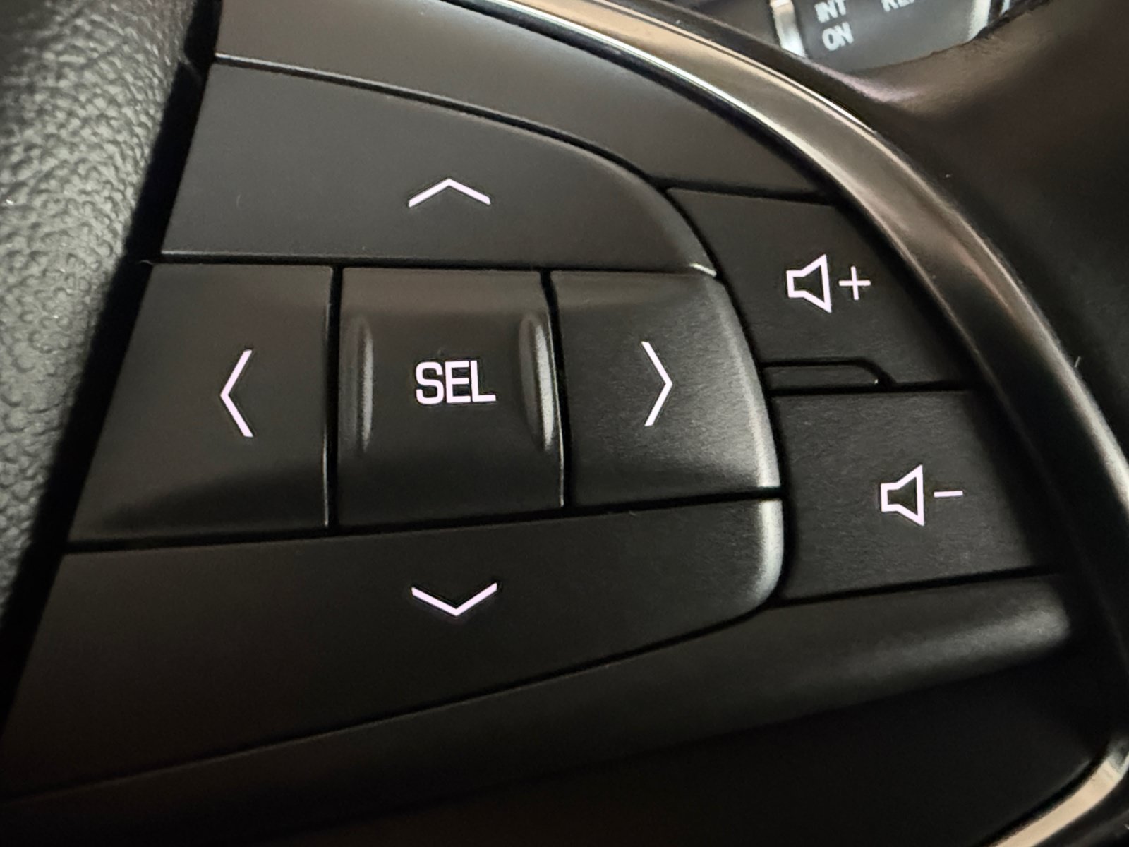 Used 2019 Crystal White Tricoat Cadillac Premium Luxury FWD image 23