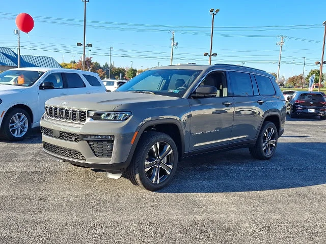 New 2027 Gray Jeep Limited image 3