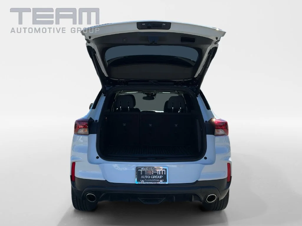 Used 2023 IRIDESCENT PEARL TRICOAT Chevrolet RS image 14