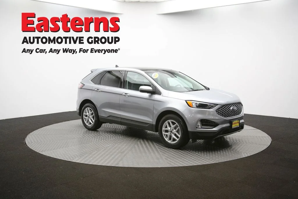 Used 2023 Silver Ford SEL image 45