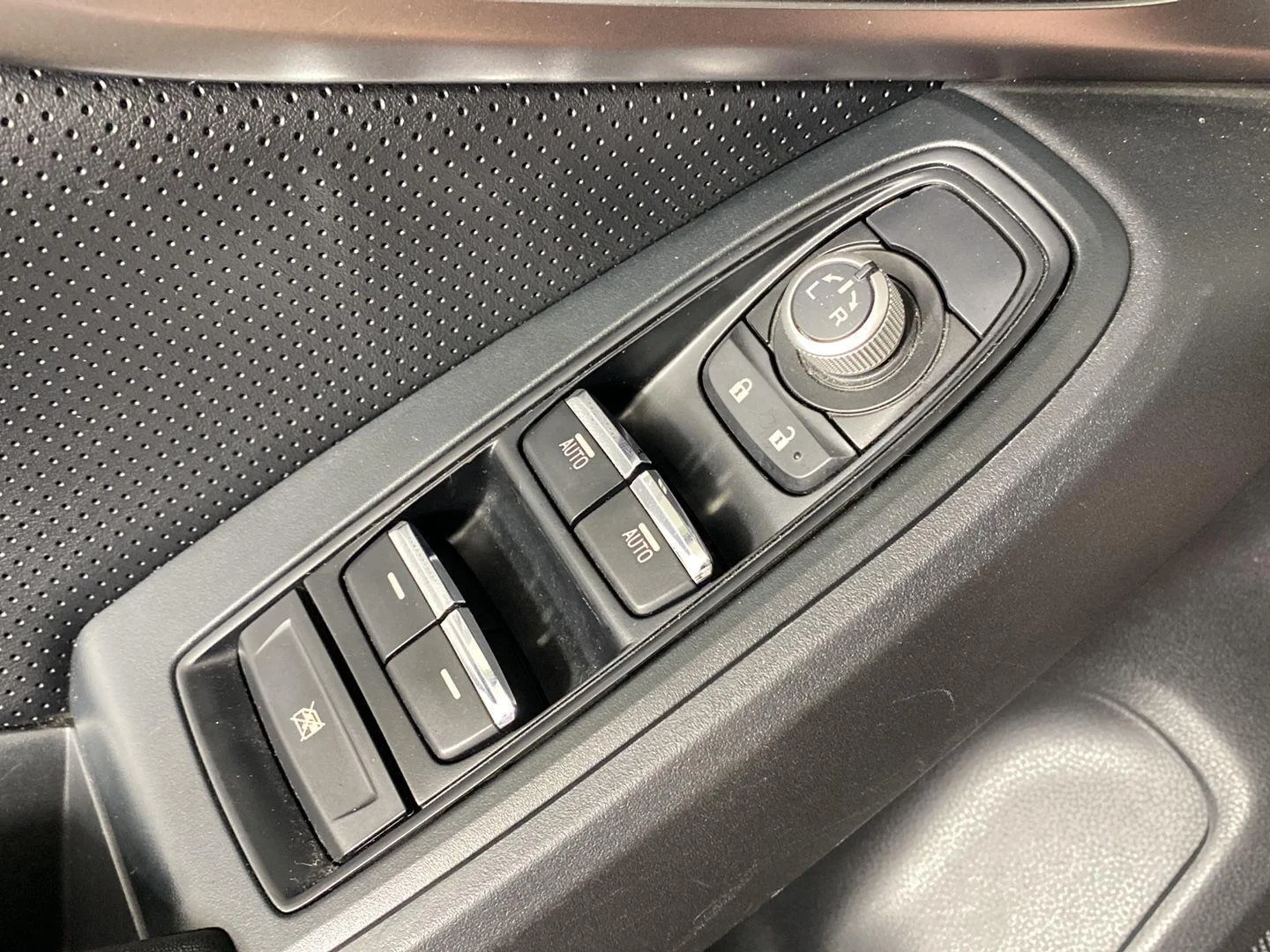 Used 2021 Magnetite Gray Metallic Subaru Limited image 27