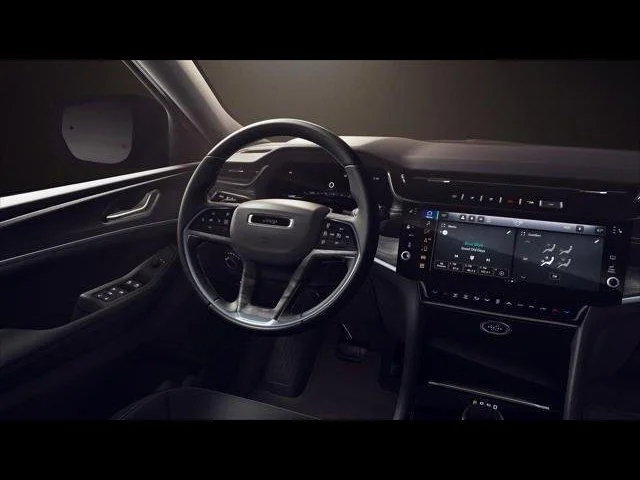 New 2026 Silver Zynith Exterior Paint Jeep Altitude image 9
