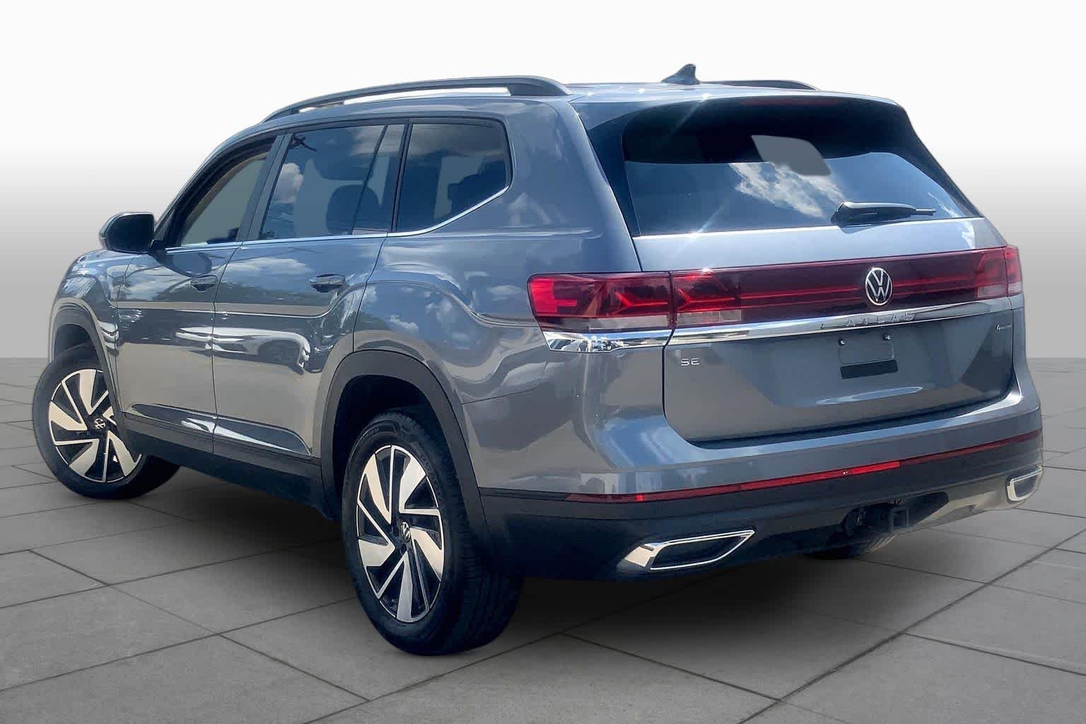 Used 2025 Pure Gray Volkswagen 2.0T SE w/Technology image 11
