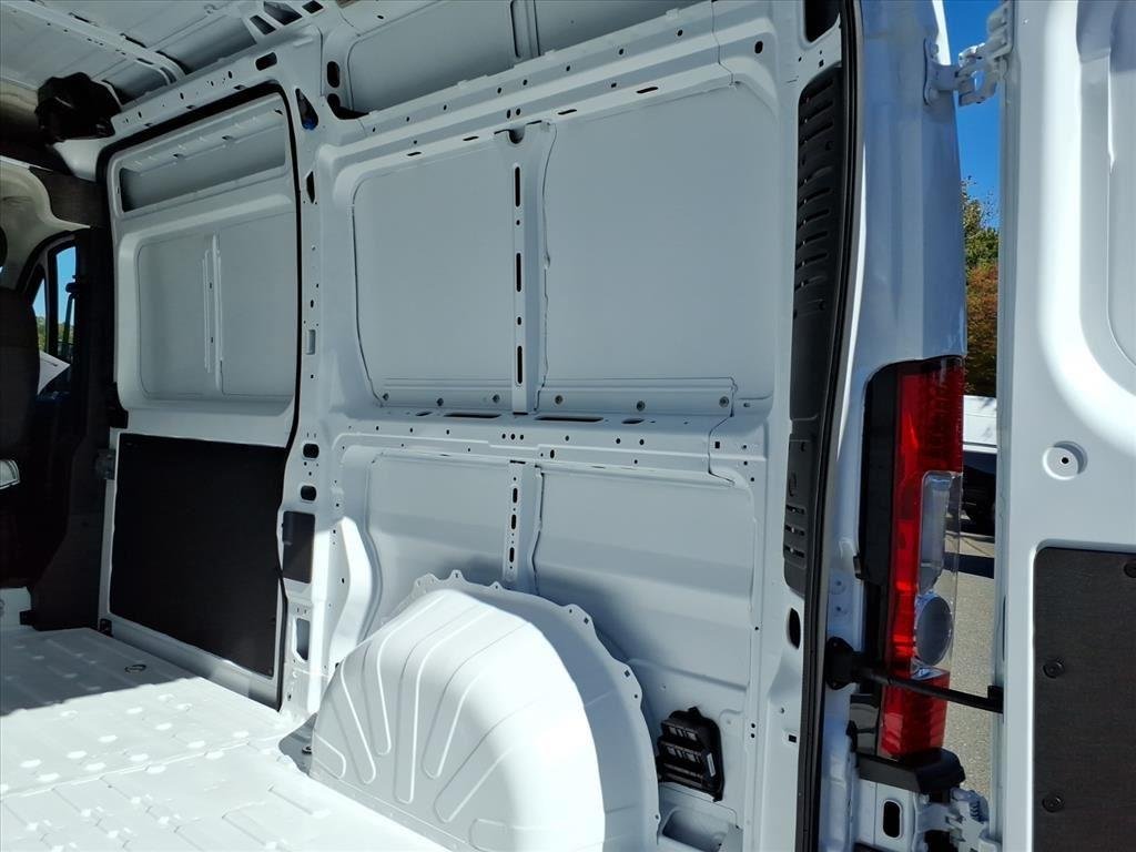 New 2026 Bright White Clear-Coat Exterior Paint RAM Tradesman image 24