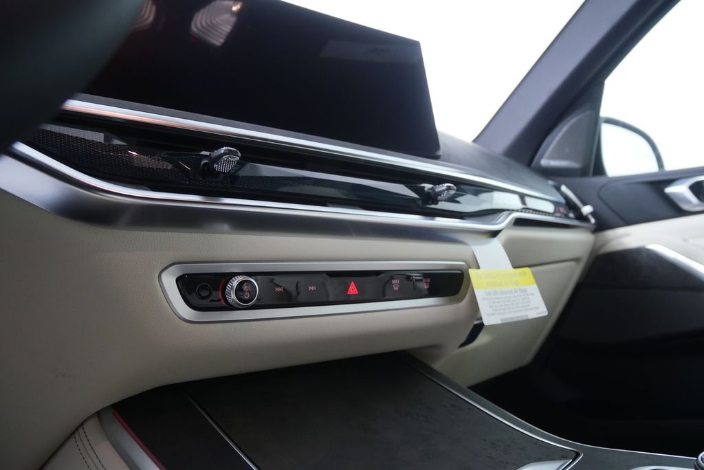 Used 2026 Black Sapphire Metallic BMW sDrive40i image 21