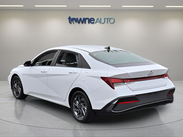 Certified Used 2024 White Hyundai SEL image 3