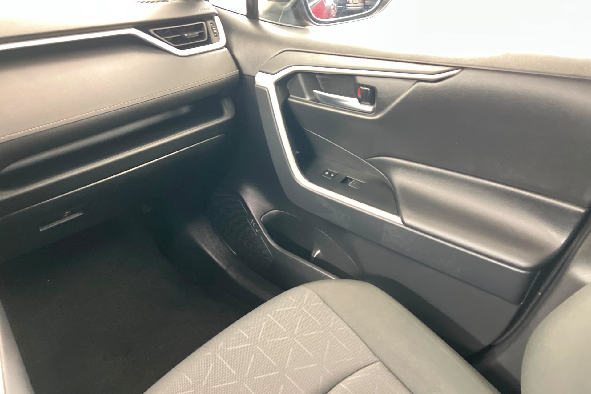 Used 2025 Red Toyota XLE image 10