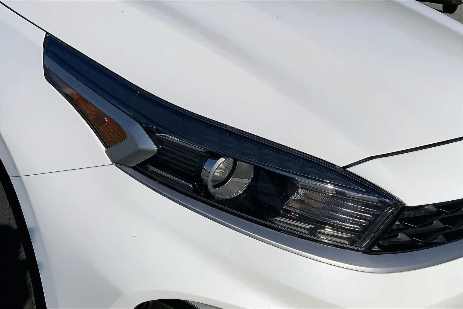 Used 2023 Snow White Pearl Kia LXS image 26